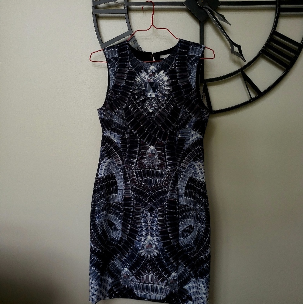 H&M Sleeveless Figured Dress